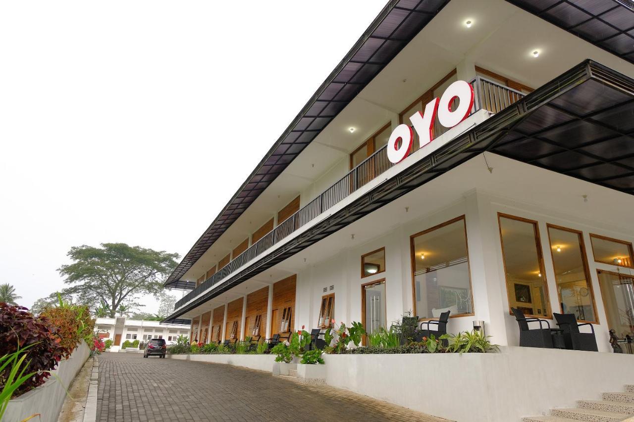 מאלאנג Oyo 446 Hotel Kawi Surapatha מראה חיצוני תמונה